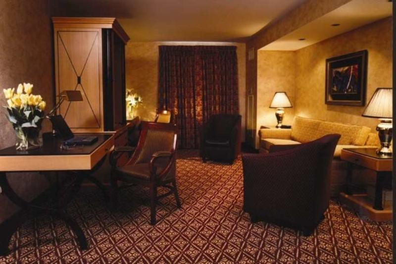 The Bertram Inn & Conf Ctr Trademark Collection By Wyndham Aurora Exterior photo